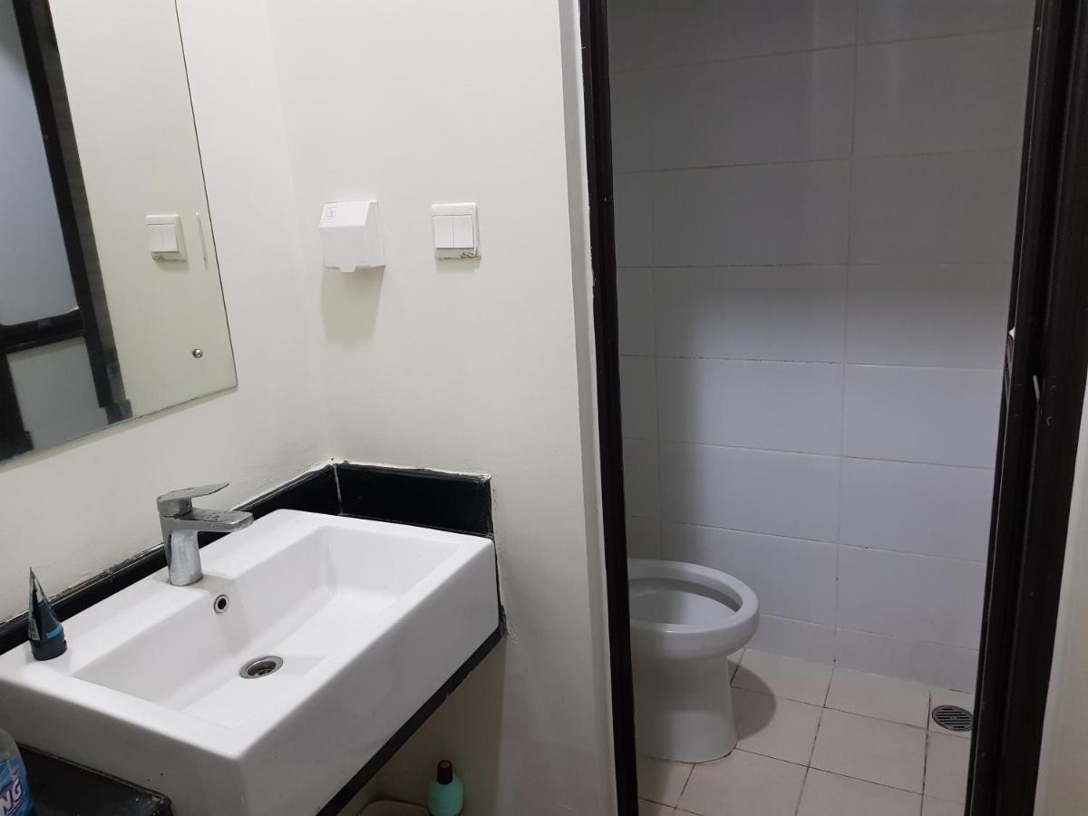 טנגרנג Aloha Guest House - 1 Male Only מראה חיצוני תמונה