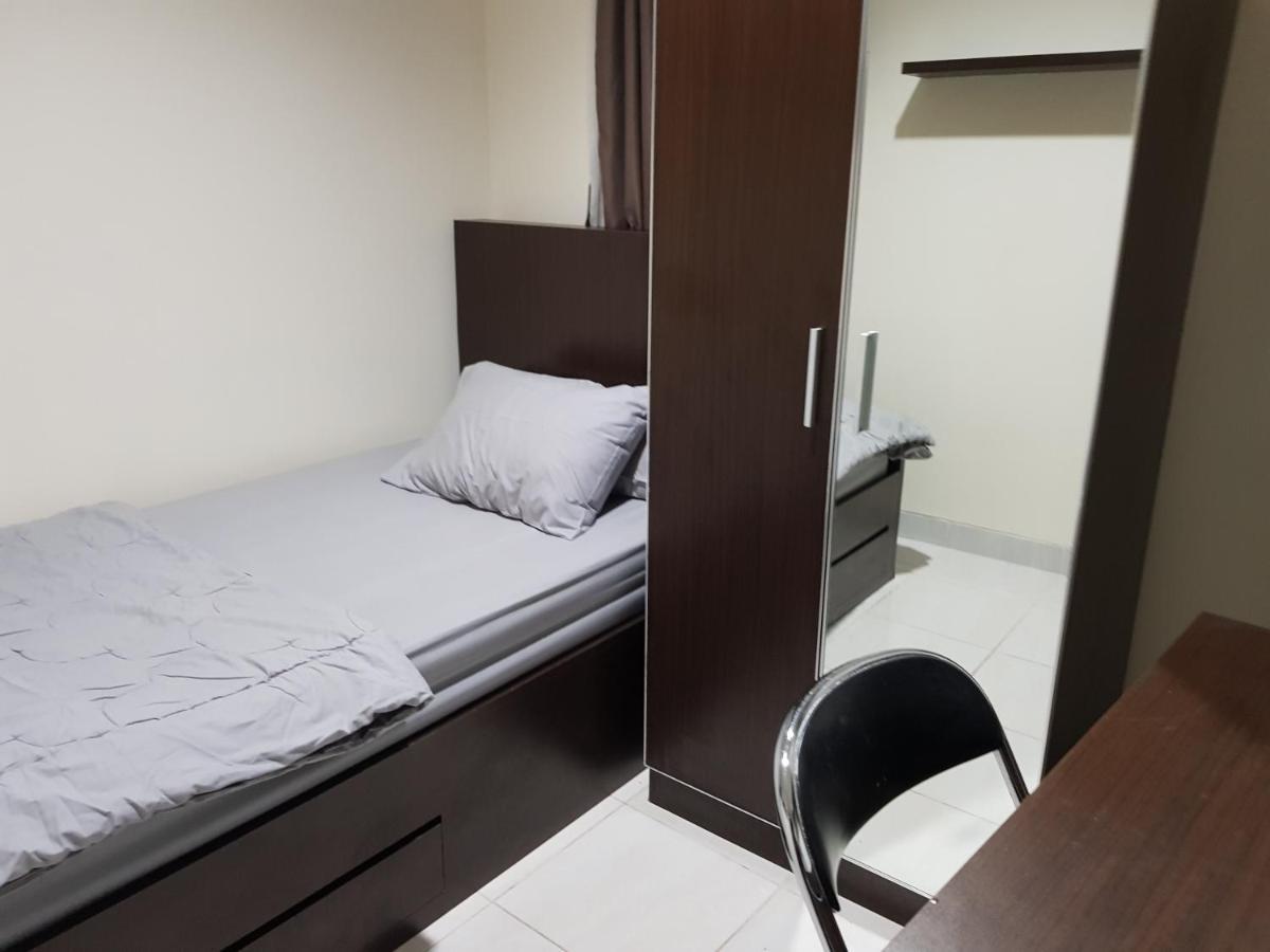 טנגרנג Aloha Guest House - 1 Male Only מראה חיצוני תמונה