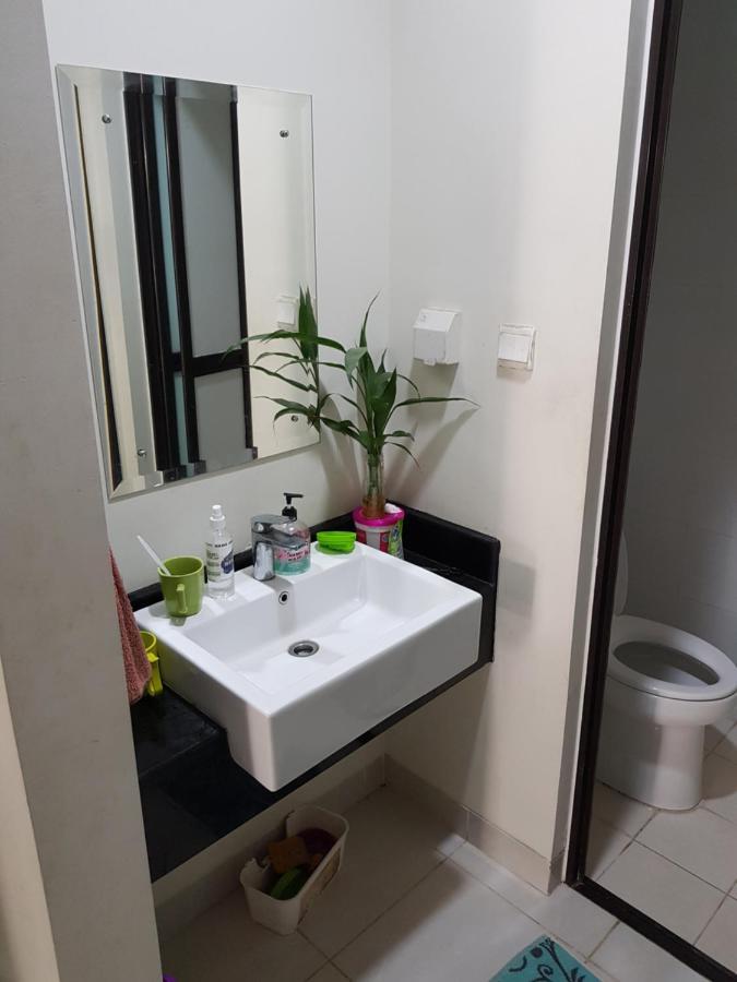 טנגרנג Aloha Guest House - 1 Male Only מראה חיצוני תמונה